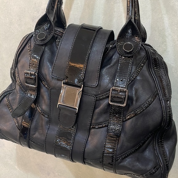 Iceberg pocketbook. Made in Italy. Highest quality black & black patent leather - Picture 3 of 7